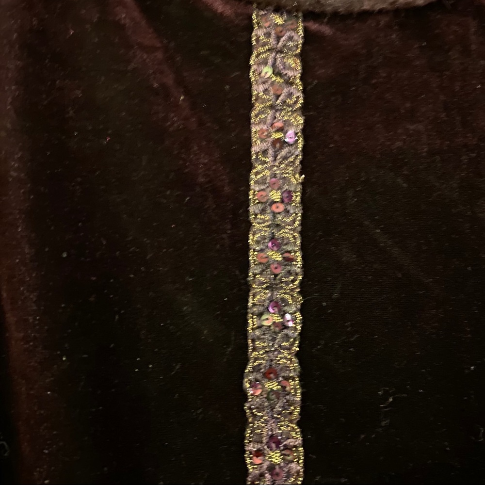 CachCach Velvet Holiday Outfit - Picture 4 of 5
